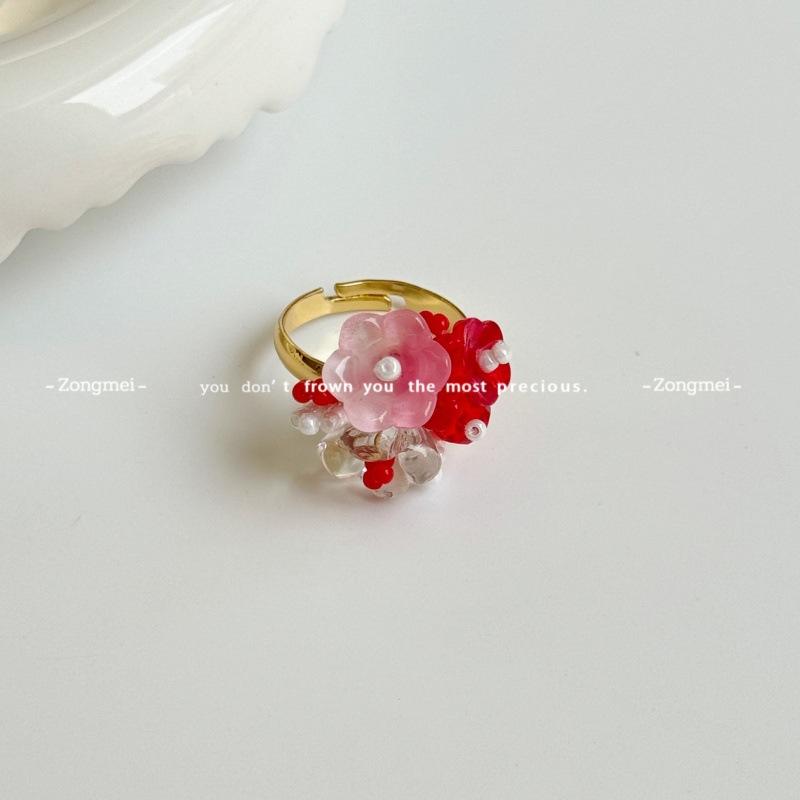 

Like flowers in the field, handmade beaded smudges layered hemispherical flower stud earrings are fresh and sweet, and there are no pierced ear clips.