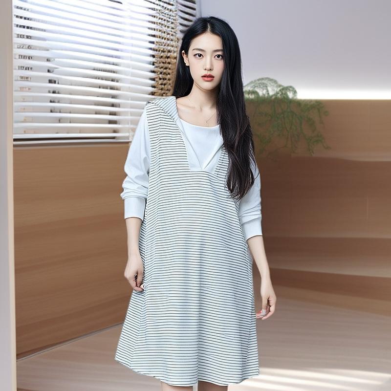 Women s autumn clothing long-sleeved medium and long hooded dress T-shirt skirt thin splicing striped Korean version dress spring and autumn M белый