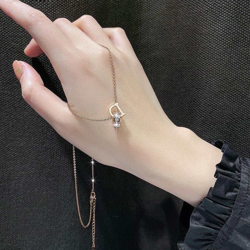 D-letter Necklace Female Niche Design Simple Online Celebrity Temperament Light Luxury Necklace Pendant Clavicle Chain Does Not Fade.