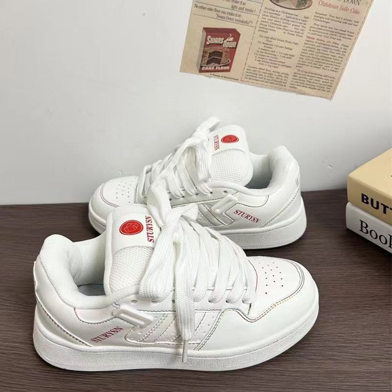 2025 New Niche Retro Skateboard Shoes Ins Trendy New Chinese Street Shooting High Value Sports and Leisure White Shoes Women