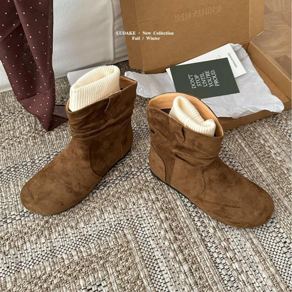 2025 Autumn and Winter New Round Head Pleated Low Tube Thin Chelsea Martin Women's Short Boots