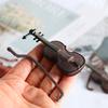 Violino per casa delle bambole simulato di alta qualità, texture premium, violino per casa delle bambole in miniatura rosso in scala 1/12 per la decorazione
