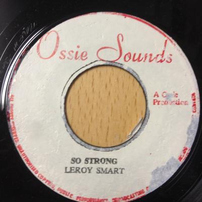 Disque 7 pouces LEROY SMART - So Strong NONE Ossie Sounds 1978 Jamaïque Reggae, Ska & Dub Occasion