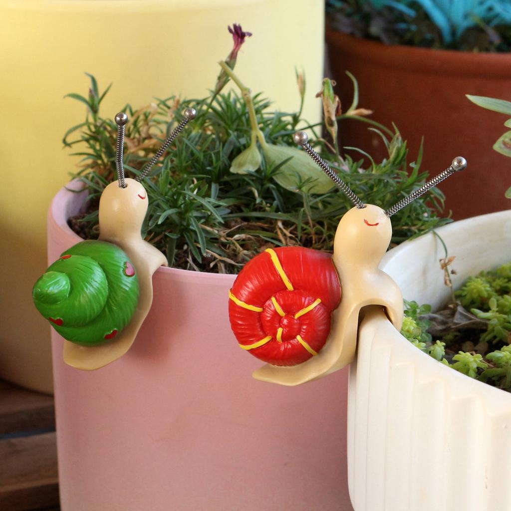 2PCS Colorful Snail Pendants Resin Mini Snails Sculpture Outdoor Fence Hanger for Indoor And Outdoor Flower Pot Decoration