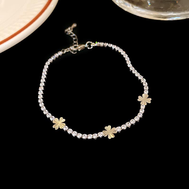 

Роскошный браслет в виде цветка с четырьмя лепестками из циркония для женщин: Модные и универсальные украшения на Циси