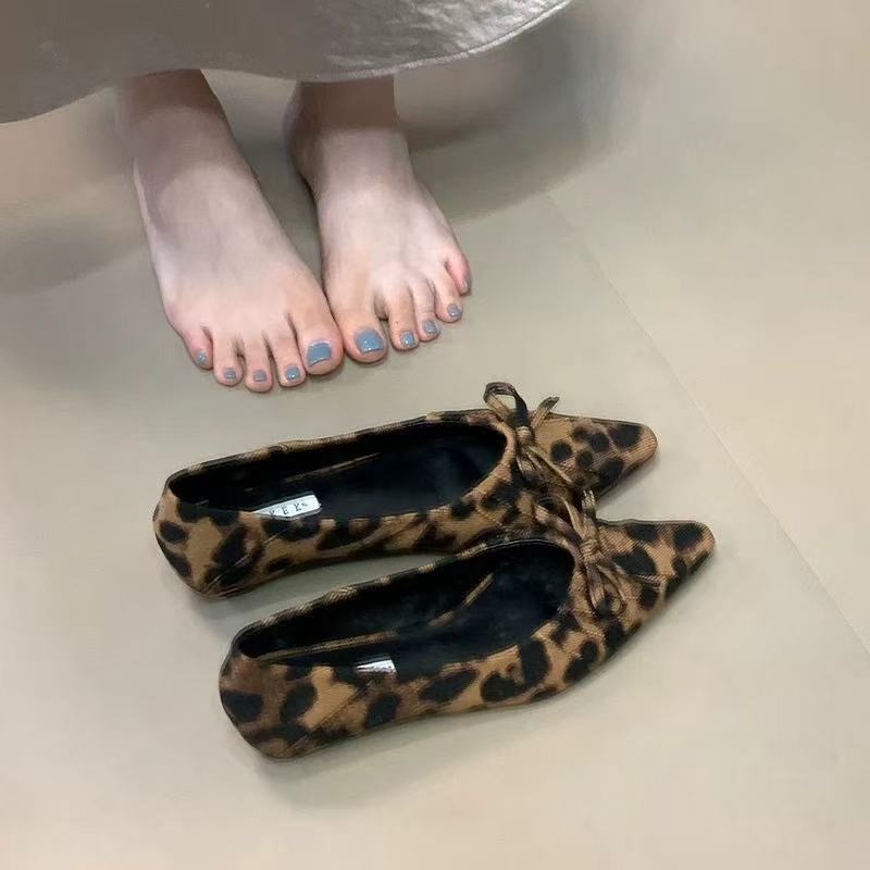 New Sandals Women's 2025 Summer Bow Pointed Head Beautiful Bag Head French Single Shoes with Skirt Commuter Evening Shoes