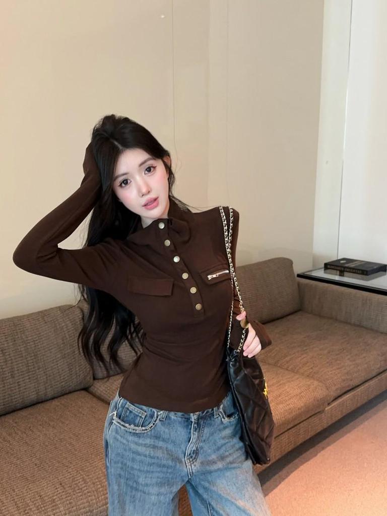 Women's High-Neck Slim-Fit T-Shirt: Spicy Style, Long-Sleeve, Waist-Cinching, Perfect for Autumn and Winter.