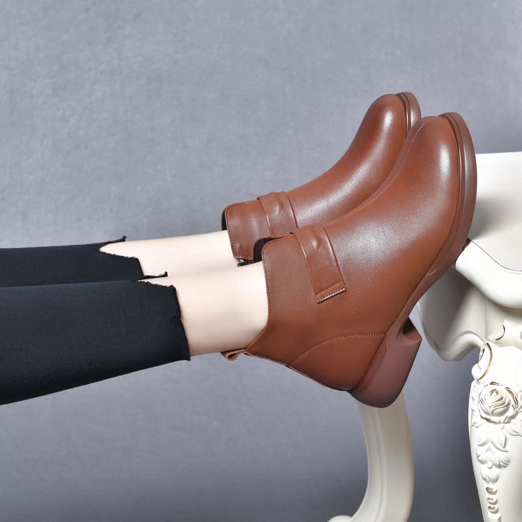 Round head short boots women's new simple temperament flat bottom casual Martin boots first layer cowhide comfortable ankle boots