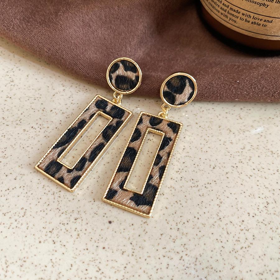 French retro autumn and winter geometric leopard print earrings stud earrings personalized earrings design sense niche