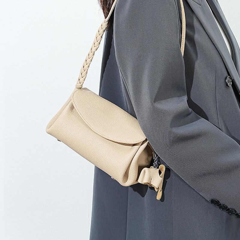 Leather women's bag, high-end sense, versatile and exquisite first-layer cowhide messenger bag