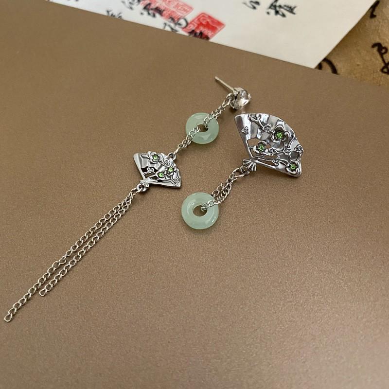 Vintage Quastenohrringe aus Silbernadel: Elegantes Wassertropfendesign mit einem Retro-literarischen Touch