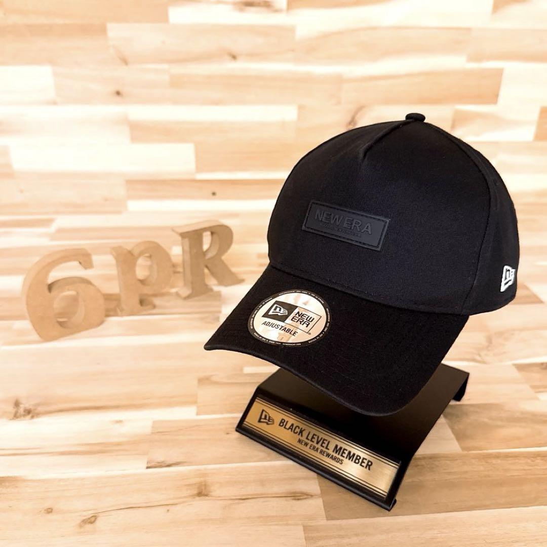 

[USED] Simple New Era Square Rubber Patch Logo Cap in Black and White