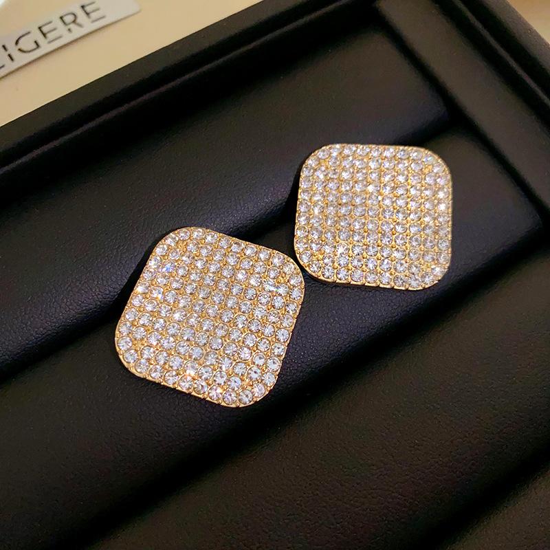 

Silver Needle Diamond Elliptical Geometric Stud Earrings Niche Light Luxury Design Earrings Dress Versatile Premium Earrings