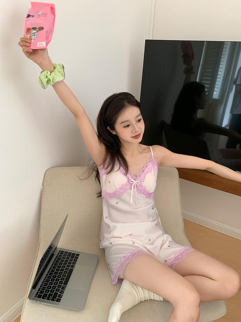 Fashion explosion lace edge suspender nightdress women's new model with chest pad can be worn outside floral dress pajamas