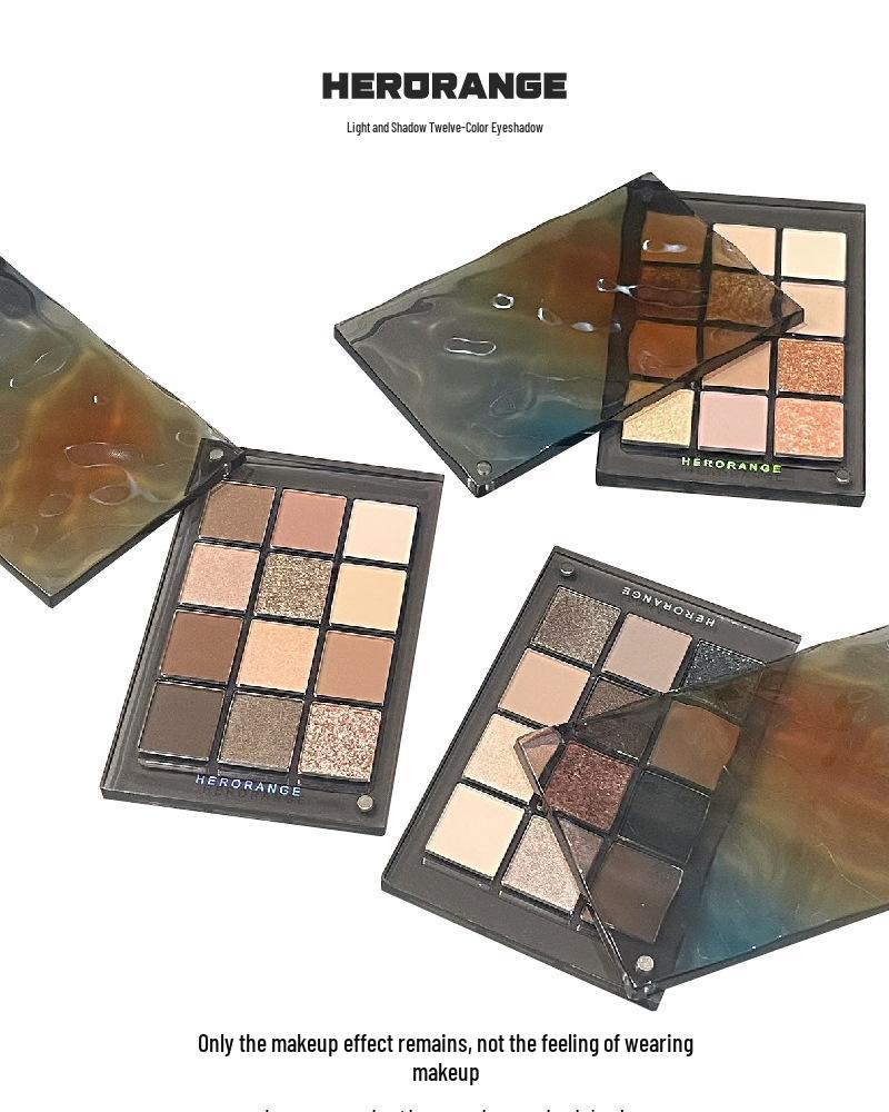Dagelijks woon-werkverkeer: 12-kleurige matte en glinsterende oogschaduwpalette in nude- en rokerige tinten