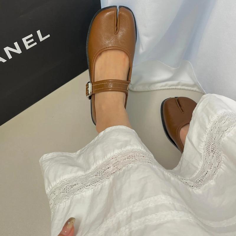 Fashion 2025 Split Toe Mary Janes Women Buckle Strap Tabi Ninja Shoes Trotter Flats Ladies Barefoot Tabis Mocassines Mujer Japan Loafers