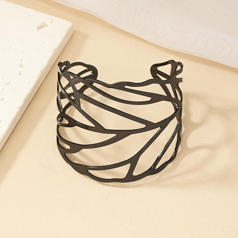 

Стильный браслет с полым узором в виде листьев для женщин - Модный и шикарный