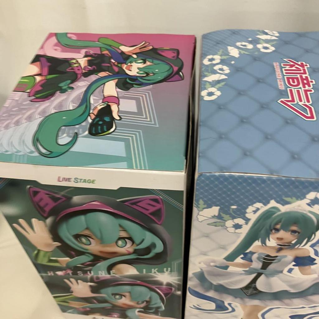 [USED] HF7A02 Hatsune Miku Figures (6 pieces)