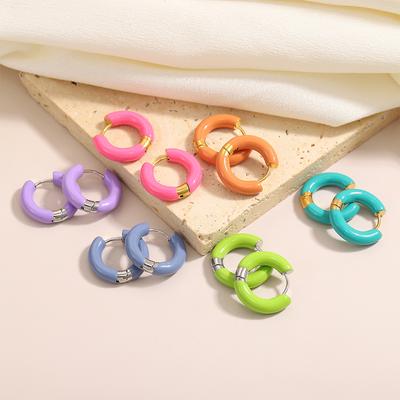 CARLIDANA INS Minimalistické barevné smaltované kruhové náušnice z nerezové oceli Vícebarevné náušnice Huggie s kapkami oleje pro dívky