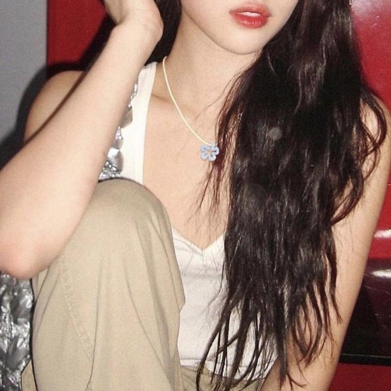 DIY Elegant Hollow Flower Pendant Hollow Flower Jewelry Making Accessories Resin Material for Jewelry Necklace Making