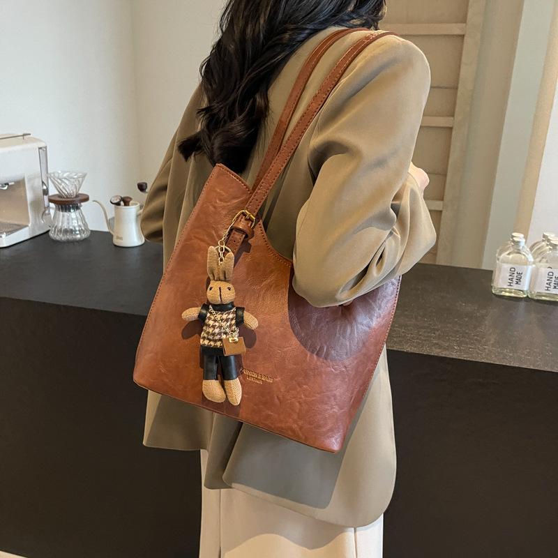 Large capacity retro underarm women's bag 2025 new trendy autumn and winter fashion shoulder bag casual class commuter tote bag