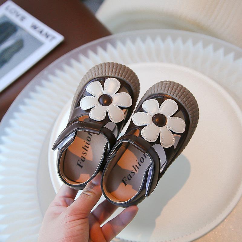 Pu-Leder-Baby-Mädchen-Sandalen Rutschfeste weiche Sohle Kinder-Strandschuhe Oxhide-Blume Kleine Schüler Kinder Casual Sandalen