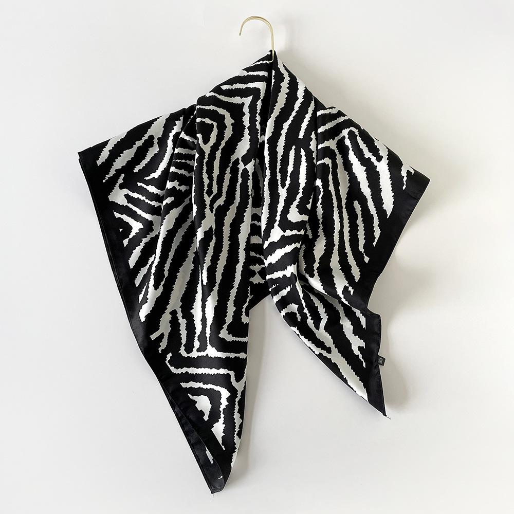 Nový jarní a letní univerzální šátek se zvířecím potiskem, černobílý, jednoduchý čtvercový šátek, šátek z imitace hedvábí, keprový šátek pro ženy