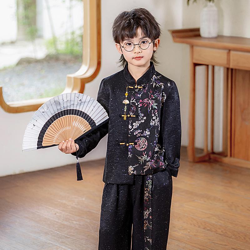 Nowy zestaw Hanfu dla chłopców w stylu chińskim z nadrukiem – Narodowy strój Tang z kołnierzykiem stójką na jesienne występy i do fotografii.