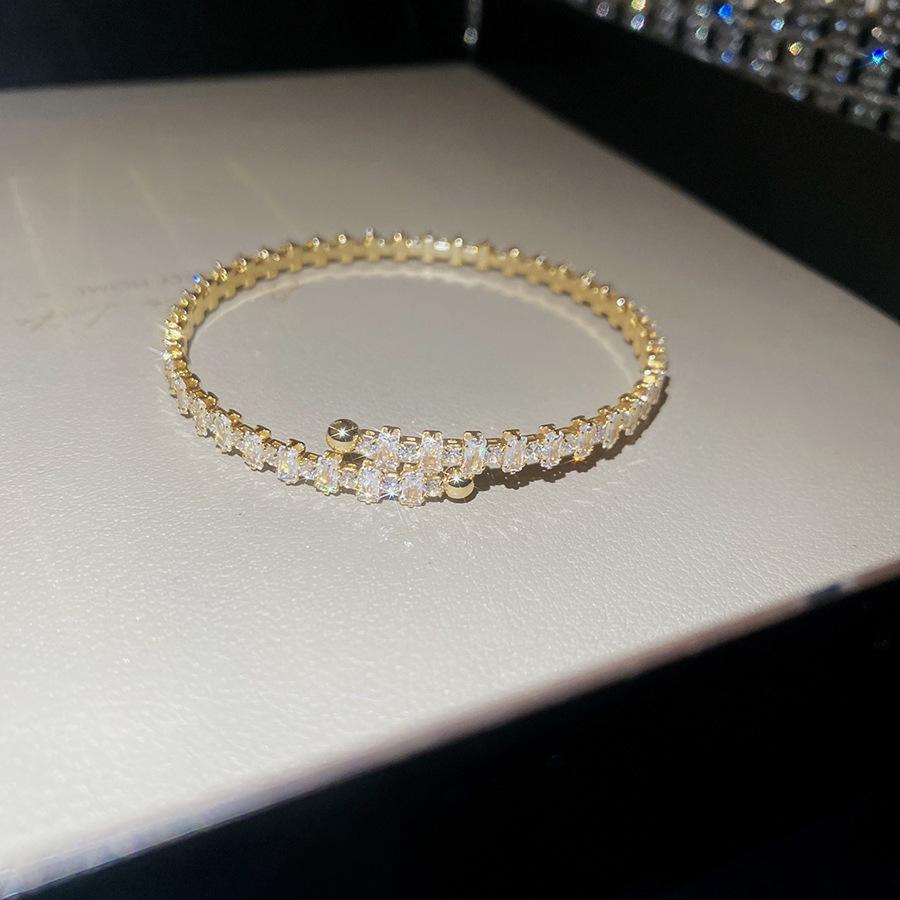 Elegant Geometric Rhinestone Zircon Buckle Bracelet: A Versatile and Luxurious Accessory for Women