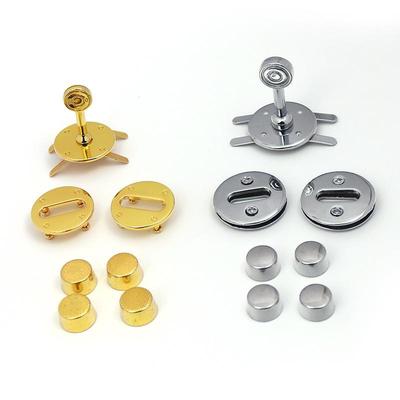 Set Accesorii Genți de Mână cu Închizătoare Rotundă: Geantă Coș de Legume din Trei Piese cu Închizătoare Twist și Cataramă Metalică.