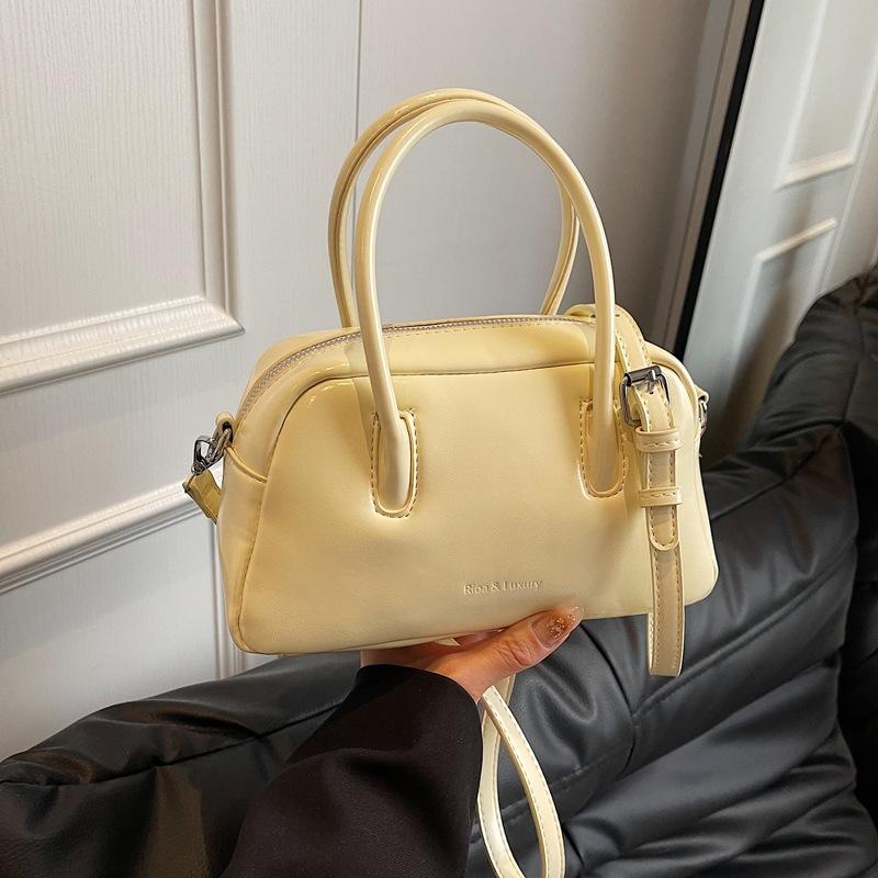 Trendy texture handbag 2025 autumn new fashion foreign style shoulder bag large capacity solid color simple messenger bag