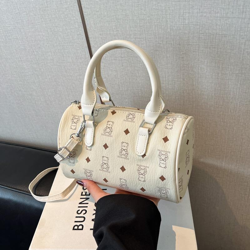 

Large capacity niche light luxury bag women s 2025 new fashion retro shoulder messenger bag foreign style portable Boston