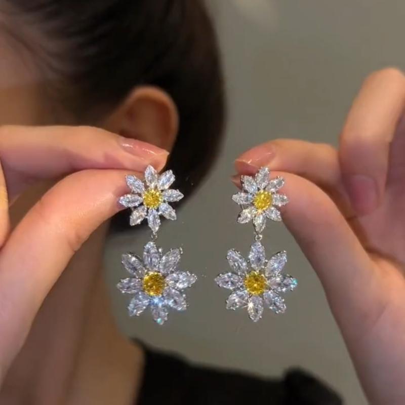 Exquisite Heart Shape Daisy Stud Earrings For Women Shiny Zircon Sweet Flower Long Tassel Earring Party Wedding Jewelry