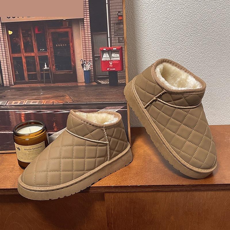 

Женские зимние бархатные утепленные теплые хлопковые ботинки 2024 новые нескользящие на толстой подошве туфли-хлебцы на одной педали короткие ботинки 40