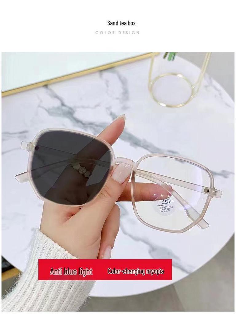 Women's Anti-Blue Light Photochromic Myopia Glasses: Trendy Large Frame, Slimming, Gray-Tint.