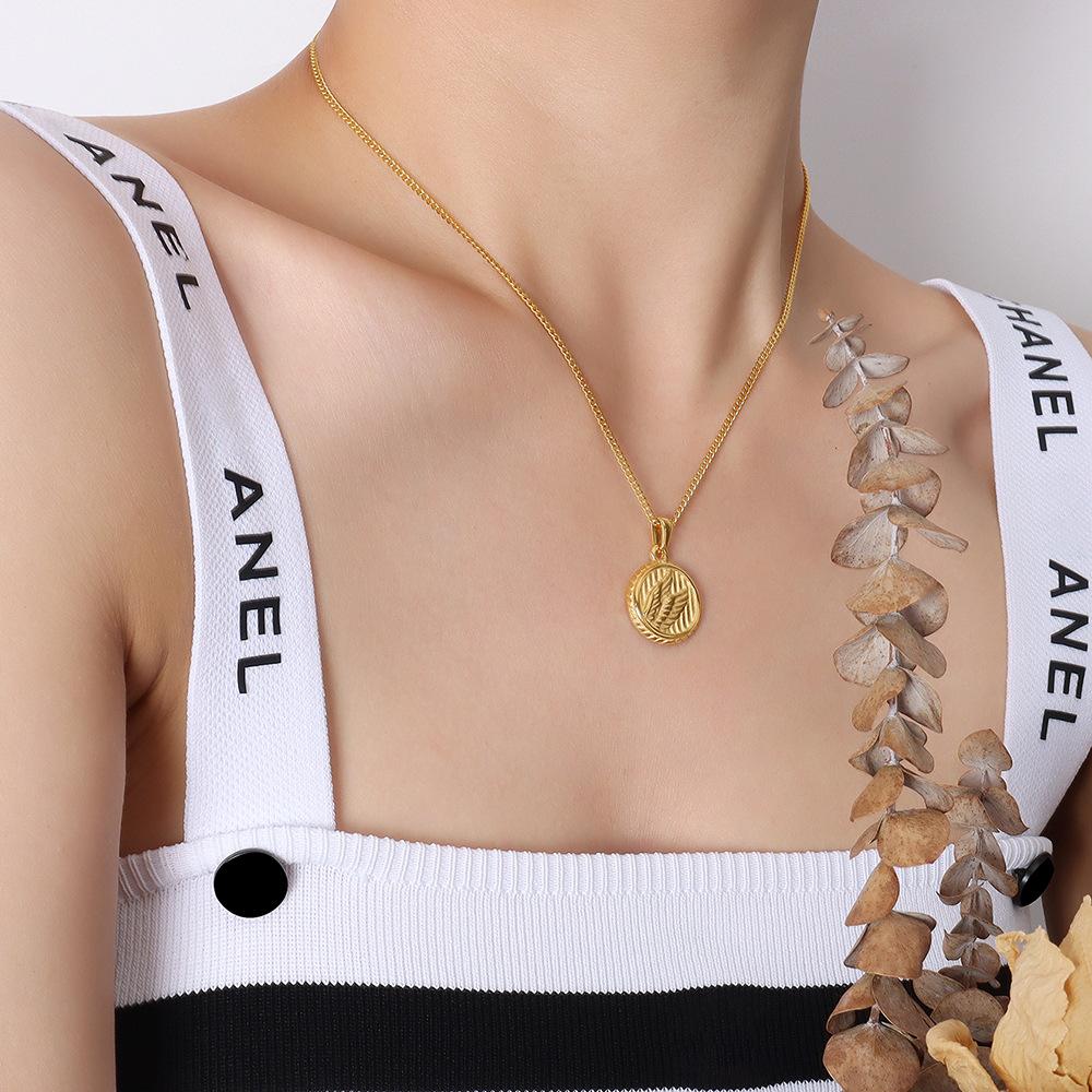 

Японский и корейский стиль трехмерные крылья круглый бренд кулон ожерелье геометрическое титановая сталь покрытая 18 золотом ожерелье ювелирные изделия P021-2