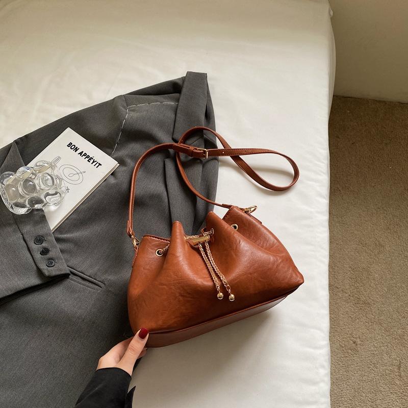 High-value Niche Chain Bucket Bag Women's Autumn and Winter New Retro Versatile Shoulder Messenger Bag