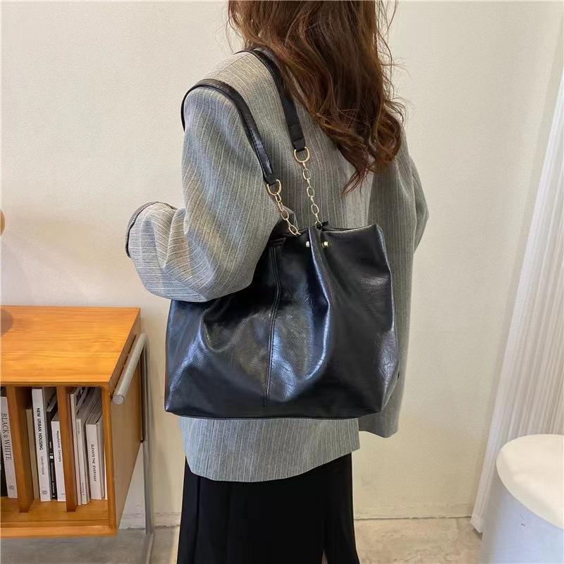 

Сумочка с вышитыми ромбами, женская, весенняя, новинка, знаменитость из Интернета, иностранный стиль, текстура, прессованная линия, сумка через плечо, сумка-мессенджер чёрный