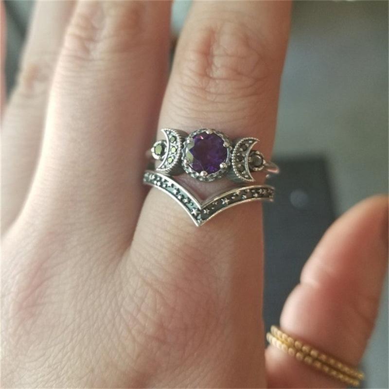 

Серебряное кольцо в богемном готическом стиле с черными бриллиантами и аметистом Богини Луны