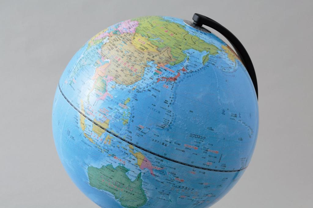 Reimei Fujii Globe with light OYV273