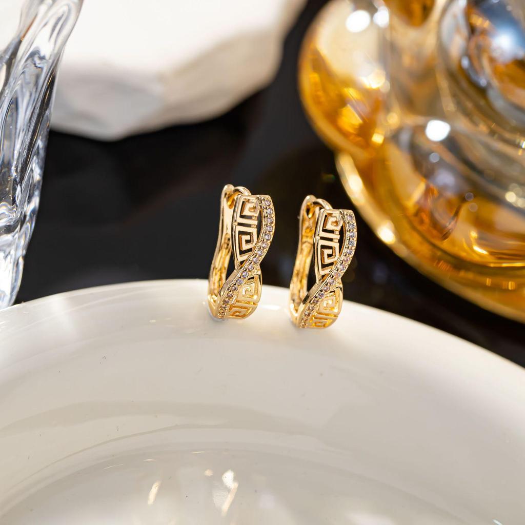 Korean Exquisite Micro-Pave Gold Hui Zi Round Earrings - Simple, Niche Fashion Design