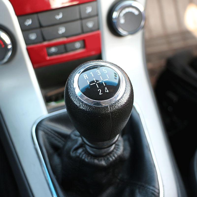 Pommeau de Levier de Vitesse Manuel 5/6 Vitesses pour Voiture pour Chevrolet Chevy Cruze 2009 2010 2011 2012 2013 2014 Pommeau de Vitesse MT Accessoires