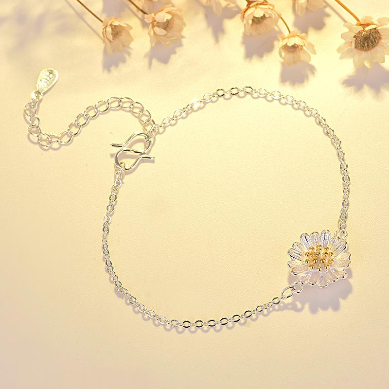 Small Daisy Earrings for Women Versatile and Fresh Sunflower Chrysanthemum Earrings Set