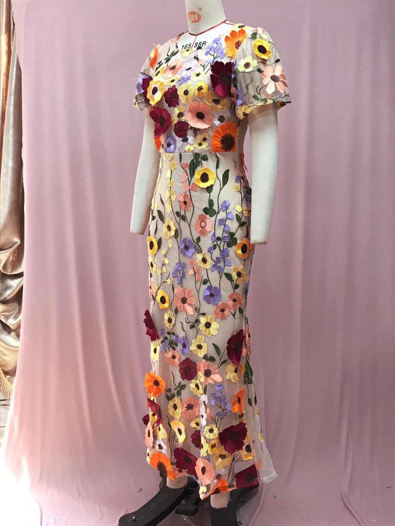 2025 Frühling Leichter Luxus Puffärmel Kleid mit floraler Stickerei