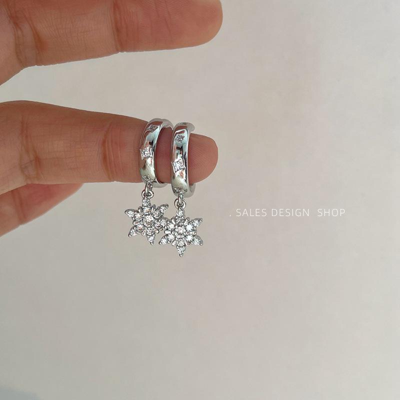 Luxurious French Niche Snowflake Earrings: Versatile, Cold-Style High-End Design