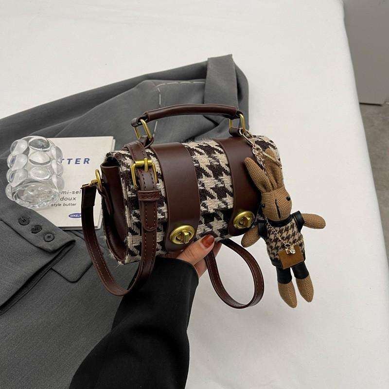 Fashionable Small Batch Diamond Check Handbag 2023 New Winter Shoulder Crossbody Bag