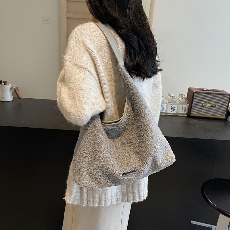 Autumn Winter High-capacity Lamb Fur Bag Feminine New Western Style Travel Practical Versatile Single Shoulder Bag