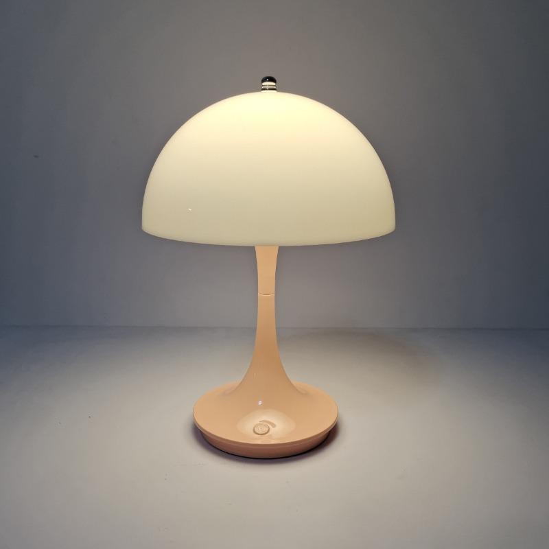 

Беспроводная зарядка грибковая настольная лампа - Портативная сенсорная лампа для создания атмосферы в спальне с регулируемой яркостью - Настольный Де розовый