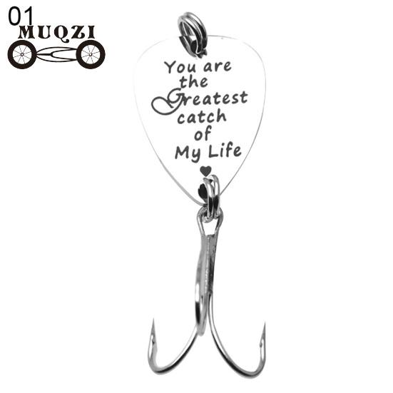 Буквы с выгравированным рыболовным крючком — фото 6