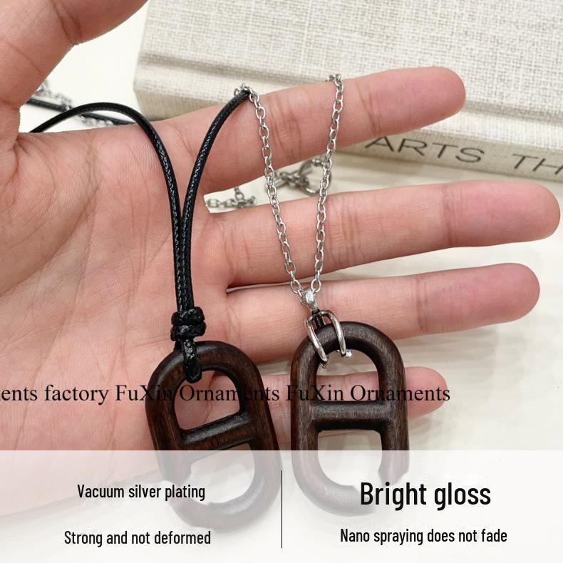 Ebony Pig Nose Pendant Sweater Necklace – Elegant and Versatile Women's Accessory